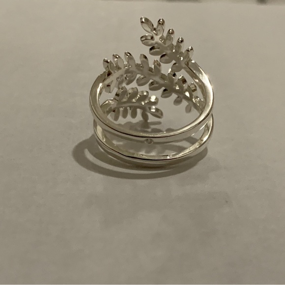 Diamond Leaf Silver Plated Ring Size 8 - Picture 13 of 13